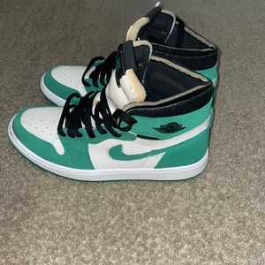 Green high top Jordan 1’s worn only once
